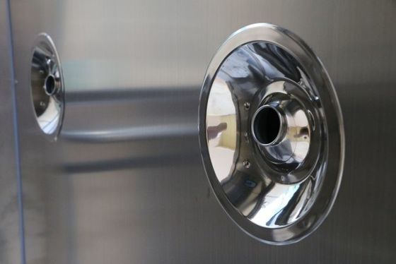 Douche d'air pour deux personnes. Un design en acier inoxydable et économe en énergie. Certifié ISO pour les laboratoires pharmaceutiques.