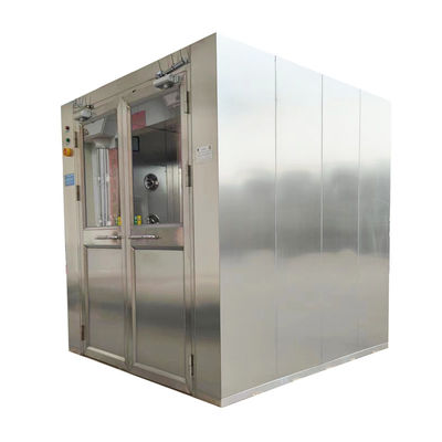 Une douche d'air automatique avec porte coulissante. 1950x2000x2180mm.