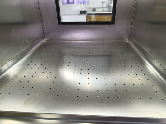 Une boîte pharmaceutique de qualité A pour le transfert stérile.