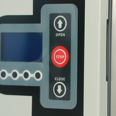 Douche d'air à porte coulissante à grande vitesse avec filtration HEPA et capteurs de sécurité pour l'entrée dans les salles blanches