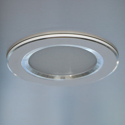 Douche d'air à porte coulissante à grande vitesse avec filtration HEPA et capteurs de sécurité pour l'entrée dans les salles blanches