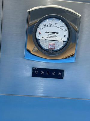 Capuchon à débit laminaire de qualité pharmaceutique H14 HEPA 99,9995% d'efficacité et stérilisation UV pour le traitement aseptique