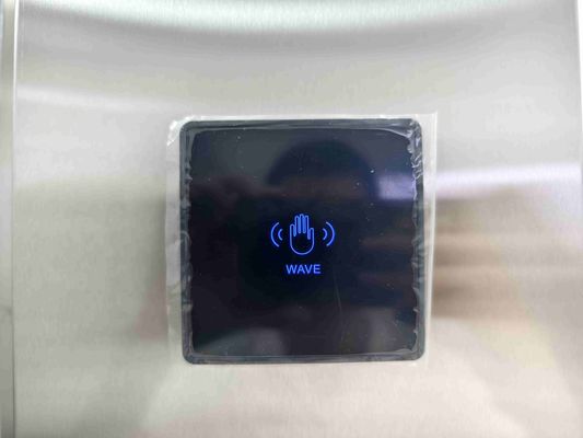 Douche à air avec porte coulissante intelligente avec reconnaissance faciale.