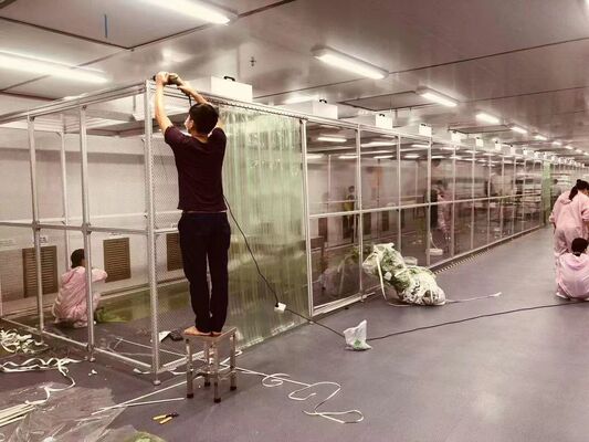 Cabine de salle blanche de classe 5 ISO avec construction en aluminium antistatique et contrôle réglable du débit d'air