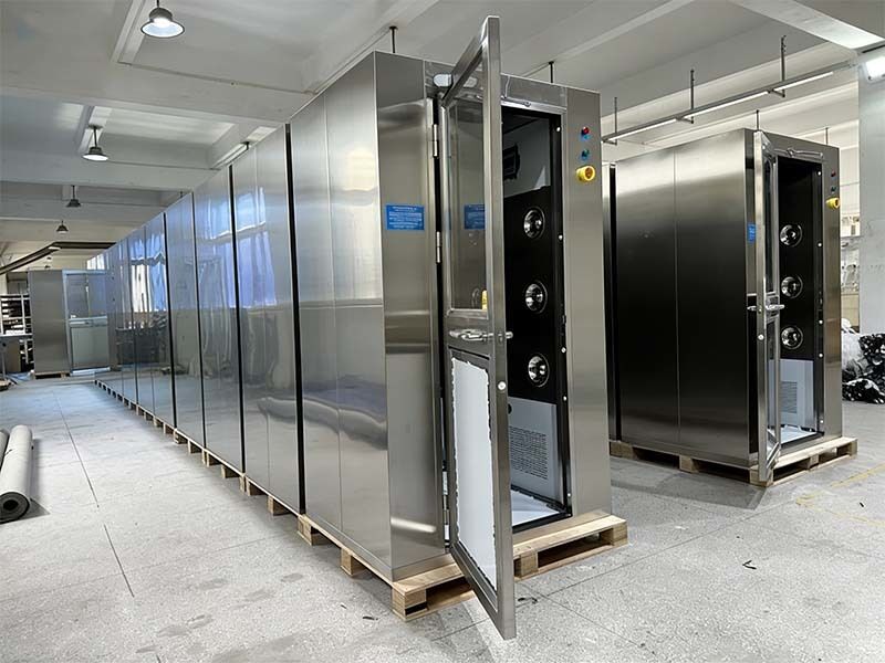 Douche d'air à porte coulissante intelligente avec reconnaissance faciale et construction en acier inoxydable pour la décontamination du personnel
