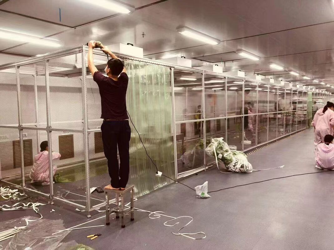 Cabine de salle blanche de classe 5 ISO avec construction en aluminium antistatique et contrôle réglable du débit d'air